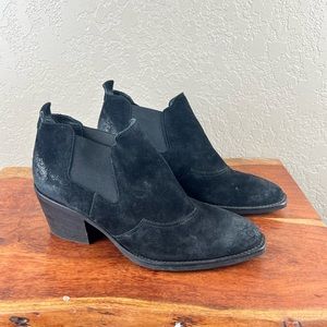 Paul Green Black suede Chukka ankle boot pull on block heel